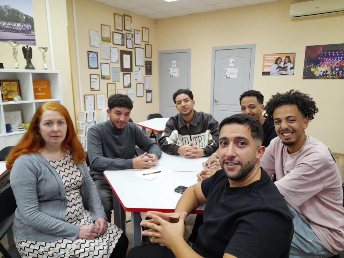 Участие иностранных студентов Вавиловского университета в музыкальном квизе в Международном клубе дружбы Саратовской области Фото 1 Участие иностранных студентов Вавиловского университета в музыкальном квизе в Международном клубе дружбы Саратовской области Фото 1