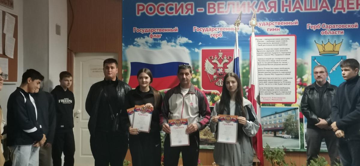 Неделя началась с торжественной линейки, подведением итогов за прошлую неделю и Разговоров о важном. Фото 2 Неделя началась с торжественной линейки, подведением итогов за прошлую неделю и Разговоров о важном. Фото 2