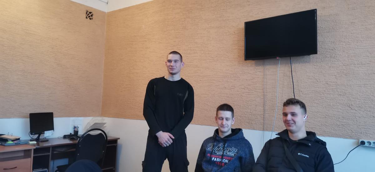 Неделя началась с торжественной линейки, подведением итогов за прошлую неделю и Разговоров о важном. Фото 3 Неделя началась с торжественной линейки, подведением итогов за прошлую неделю и Разговоров о важном. Фото 3