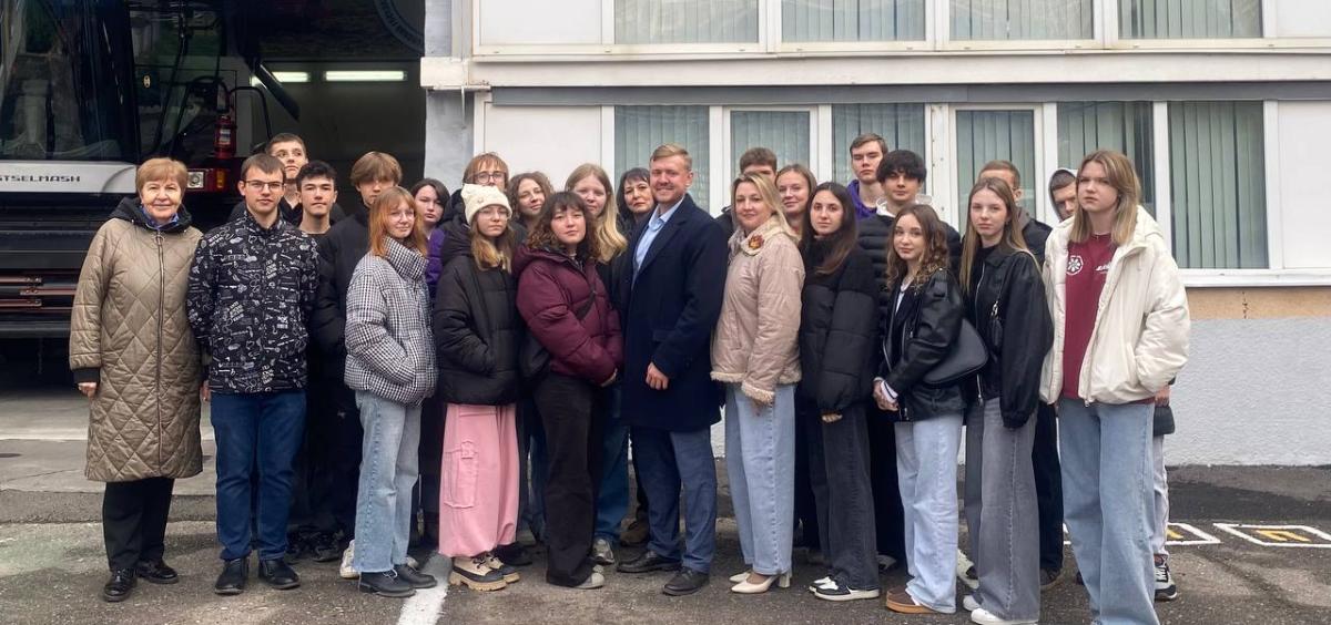 Саратовские школьники посетили Вавиловский университет с экскурсией Фото 1 Саратовские школьники посетили Вавиловский университет с экскурсией Фото 1