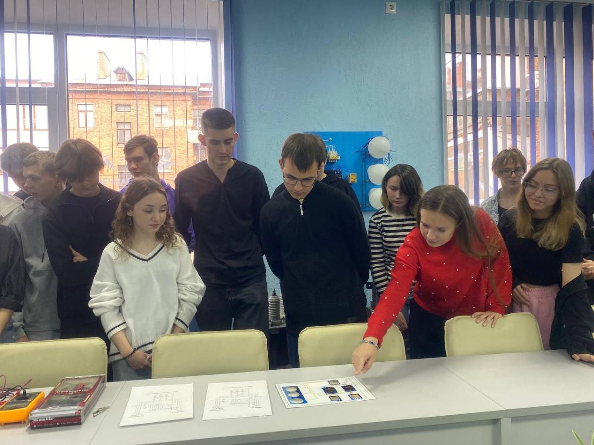 Саратовские школьники посетили Вавиловский университет с экскурсией Фото 3 Саратовские школьники посетили Вавиловский университет с экскурсией Фото 3