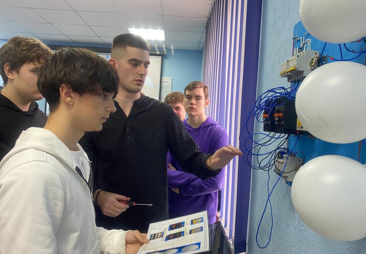 Саратовские школьники посетили Вавиловский университет с экскурсией Фото 4 Саратовские школьники посетили Вавиловский университет с экскурсией Фото 4