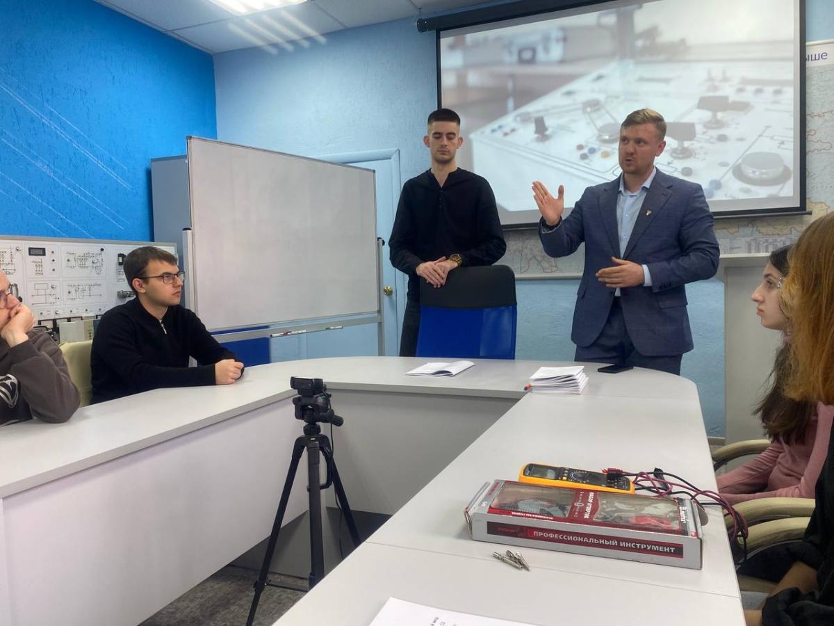 Саратовские школьники посетили Вавиловский университет с экскурсией Фото 5 Саратовские школьники посетили Вавиловский университет с экскурсией Фото 5