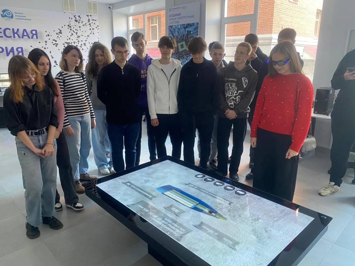 Саратовские школьники посетили Вавиловский университет с экскурсией Фото 8 Саратовские школьники посетили Вавиловский университет с экскурсией Фото 8