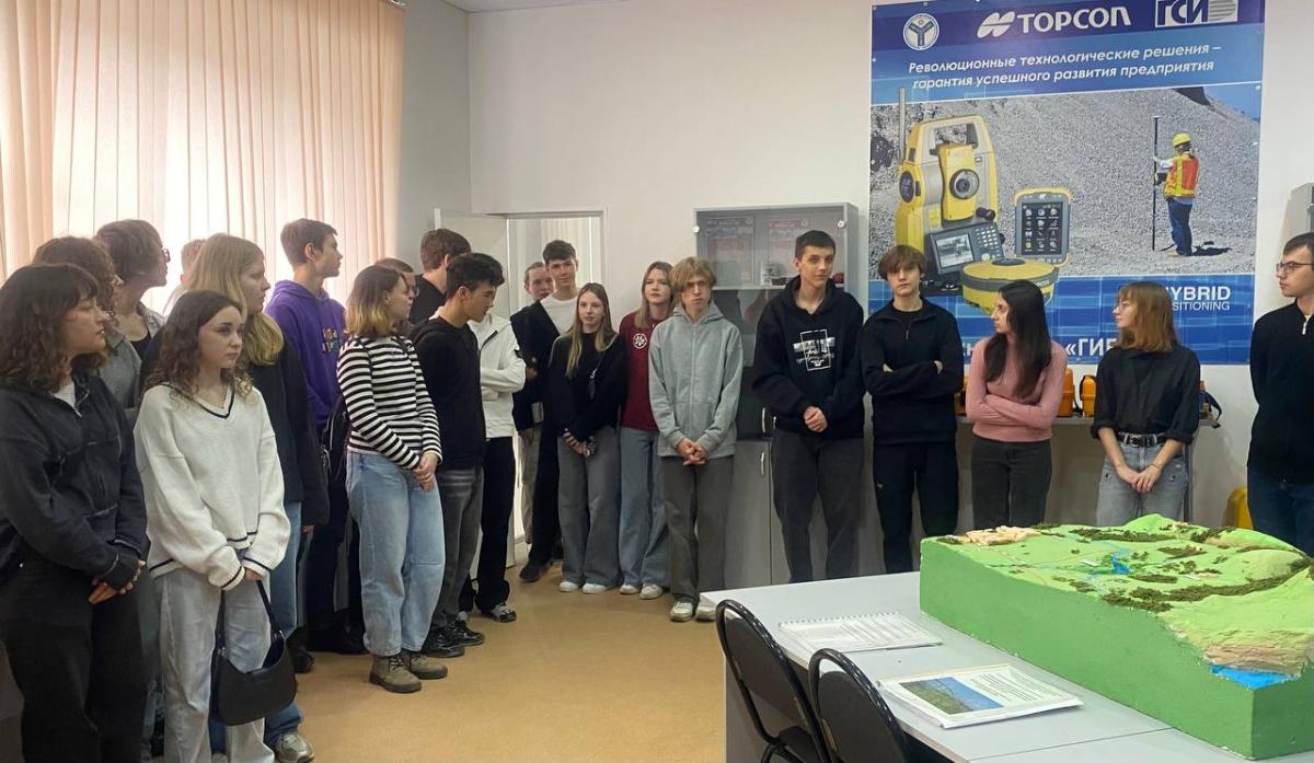 Саратовские школьники посетили Вавиловский университет с экскурсией Фото 10 Саратовские школьники посетили Вавиловский университет с экскурсией Фото 10