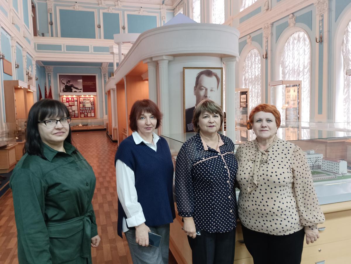 Каникулы с пользой: знакомство аткарских школьников с Вавиловским университетом Фото 1 Каникулы с пользой: знакомство аткарских школьников с Вавиловским университетом Фото 1