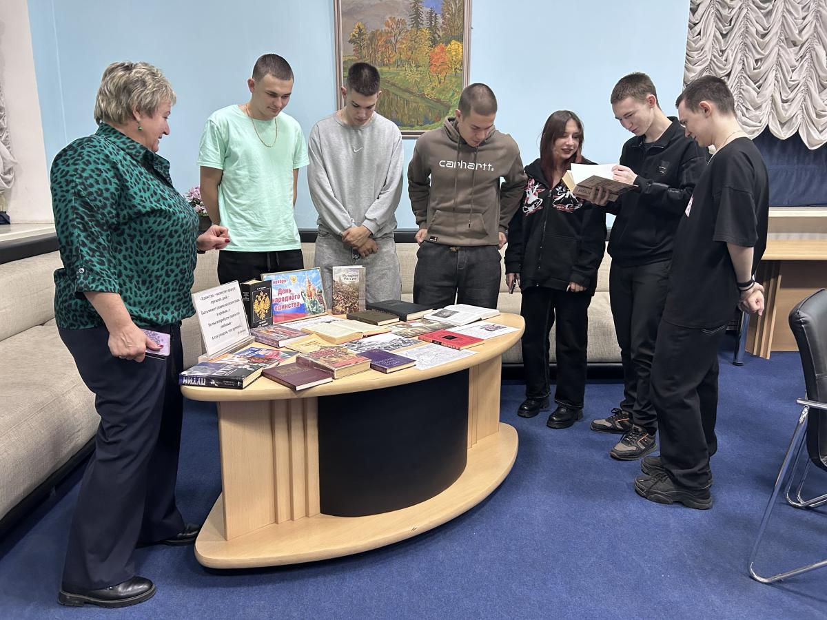 Студенты приняли участие в игре-викторине «Вместе мы – Россия» Фото 1