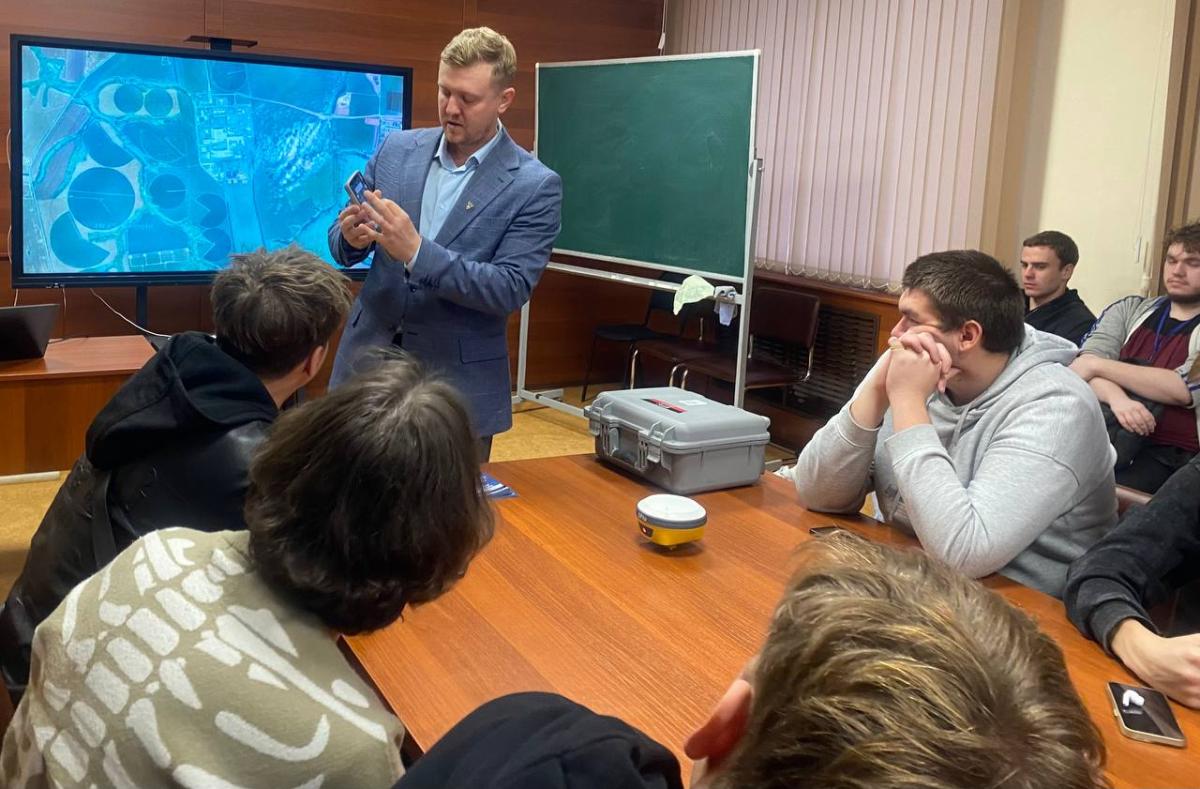 Обучающиеся саратовского колледжа узнали о преимуществах поступления в Вавиловский университет Фото 2