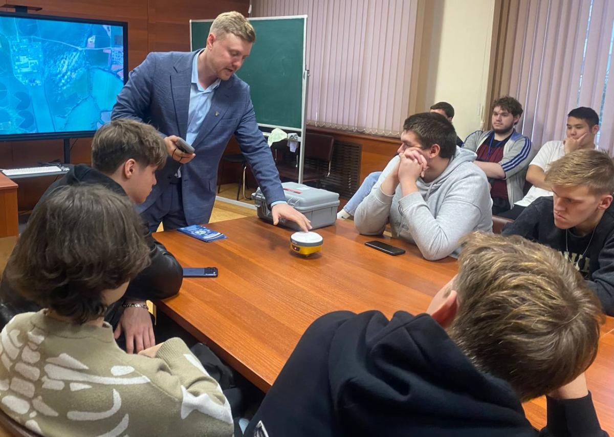 Обучающиеся саратовского колледжа узнали о преимуществах поступления в Вавиловский университет Фото 4