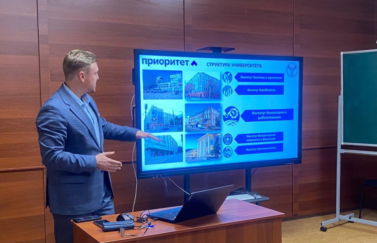 Обучающиеся саратовского колледжа узнали о преимуществах поступления в Вавиловский университет