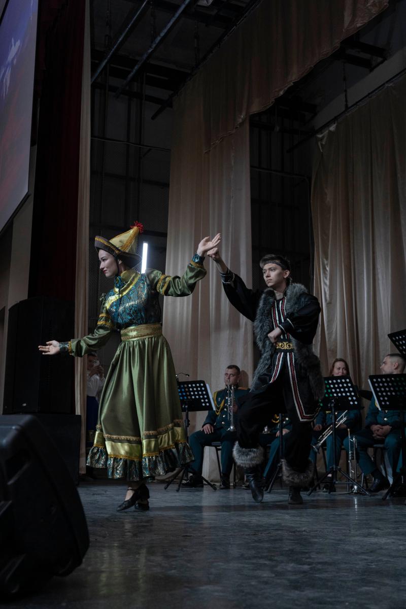 Торжественный концерт ко Дню народного единства состоялся в Вавиловском университете Фото 7