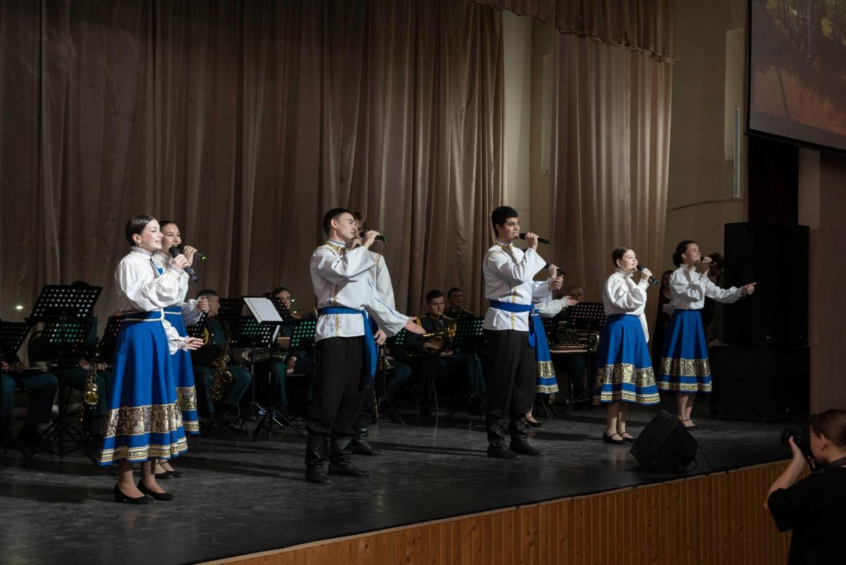 Торжественный концерт ко Дню народного единства состоялся в Вавиловском университете Фото 15