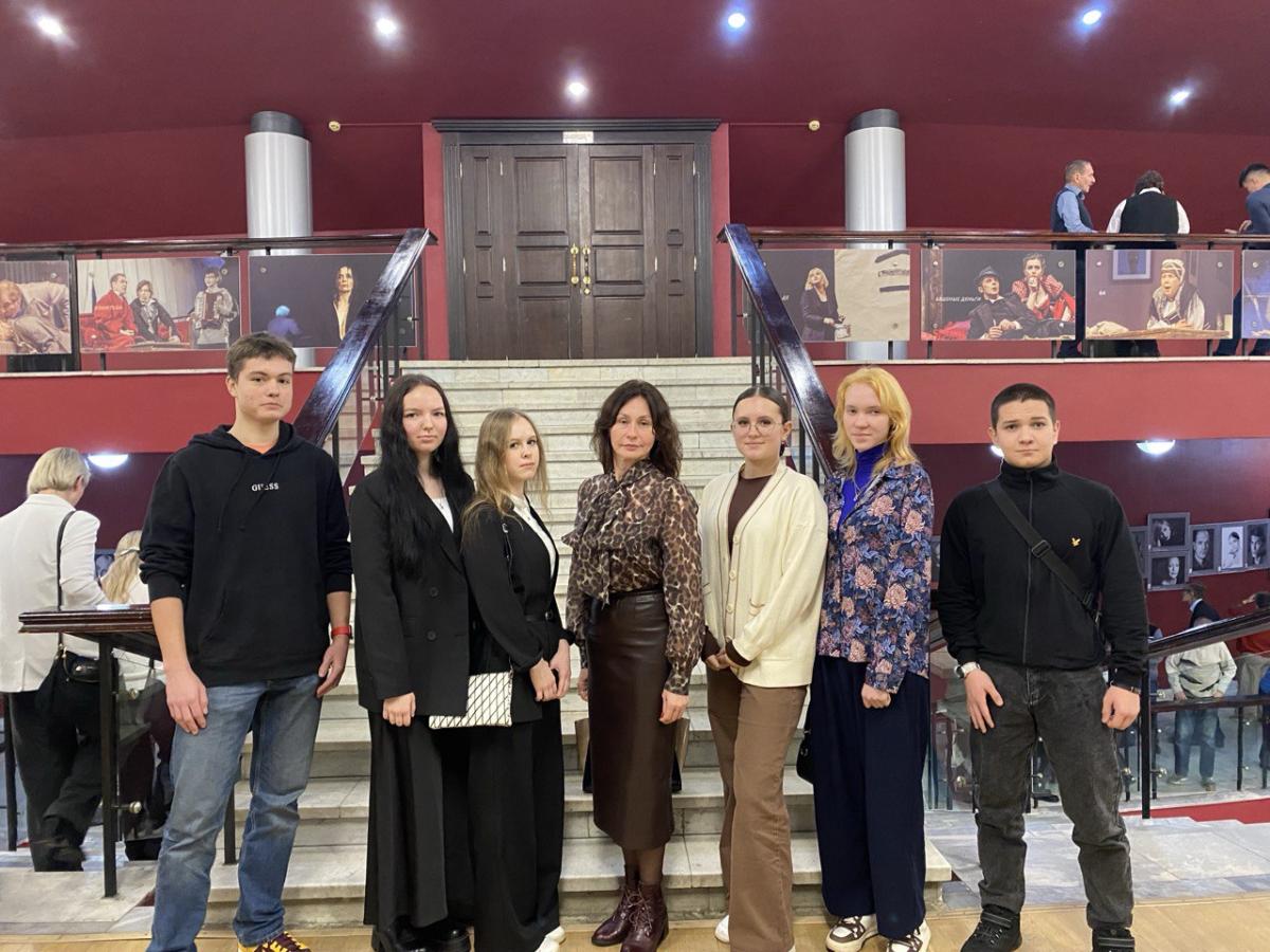 Посещение театра драмы имени А.И. Слонова