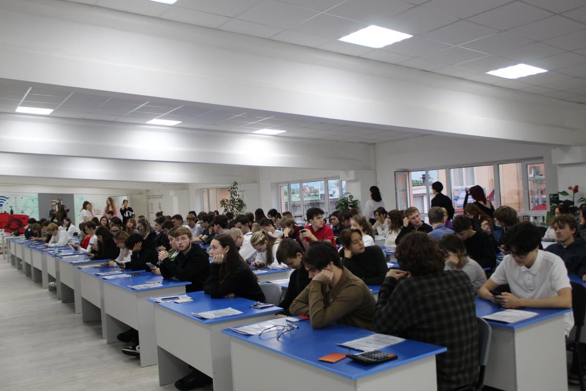 Школьники 8-11-х классов прошли бесплатное пробное тестирование в формате ЕГЭ и ОГЭ Фото 1 Школьники 8-11-х классов прошли бесплатное пробное тестирование в формате ЕГЭ и ОГЭ Фото 1