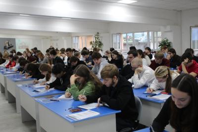 Школьники 8-11-х классов прошли бесплатное пробное тестирование в формате ЕГЭ и ОГЭ