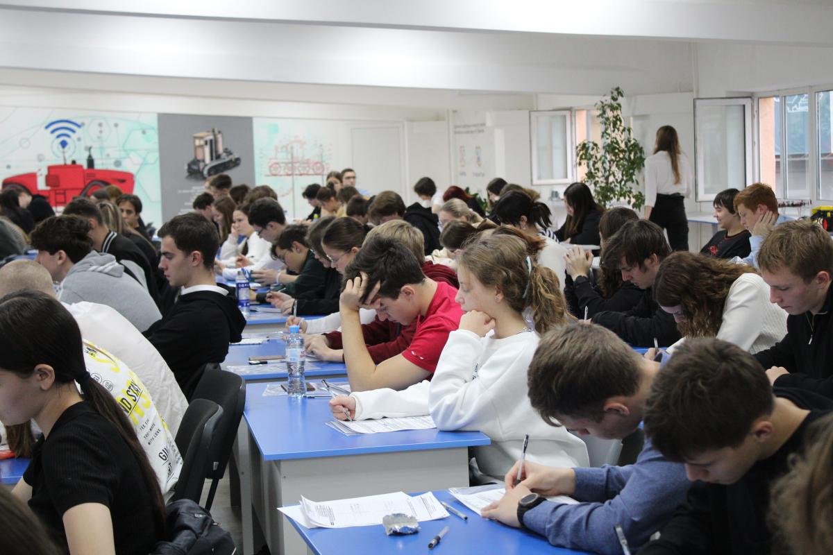 Школьники 8-11-х классов прошли бесплатное пробное тестирование в формате ЕГЭ и ОГЭ Фото 3 Школьники 8-11-х классов прошли бесплатное пробное тестирование в формате ЕГЭ и ОГЭ Фото 3