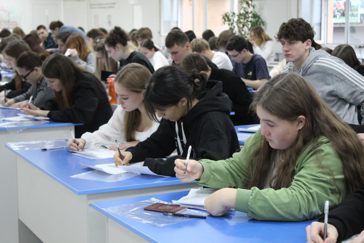 Школьники 8-11-х классов прошли бесплатное пробное тестирование в формате ЕГЭ и ОГЭ Фото 4 Школьники 8-11-х классов прошли бесплатное пробное тестирование в формате ЕГЭ и ОГЭ Фото 4