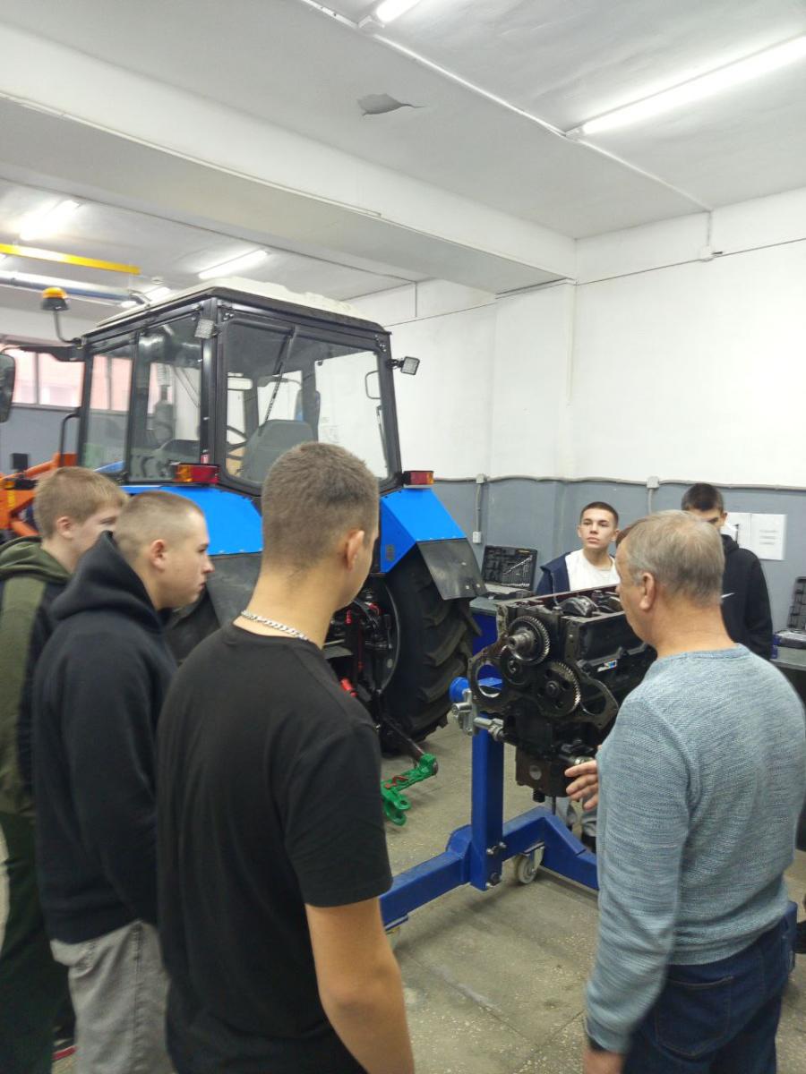 Совместные занятия обучающихся специальности 35.02.16 Эксплуатация и ремонт сельскохозяйственной техники и оборудования с работодателем Фото 1