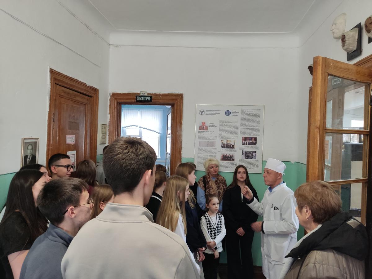 Профориентационные экскурсии для учащихся 8-10 агроклассов МОУ СОШ №1 г. Петровска Фото 1