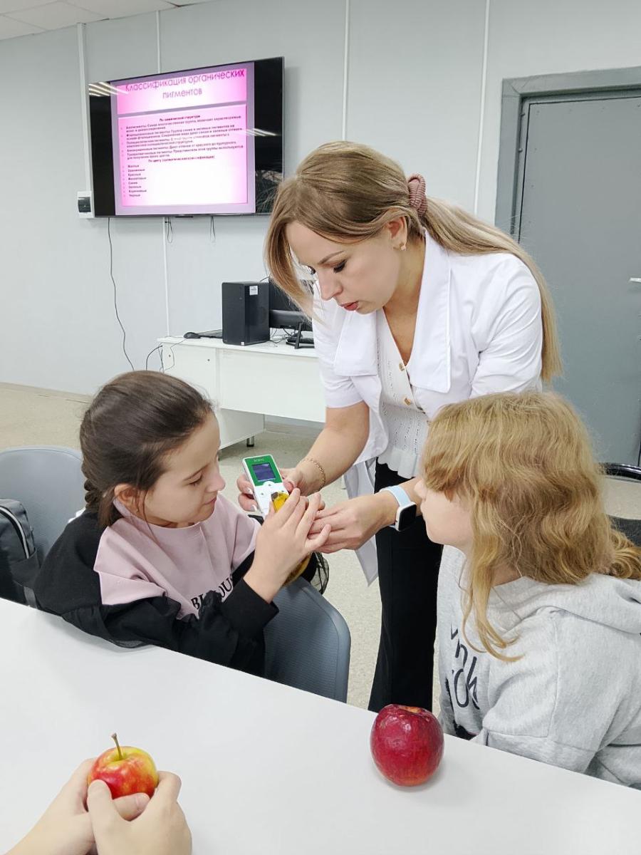 Подготовка будущих специалистов по управлению качеством: школьники раскрывают тайны натуральных красителей Фото 2