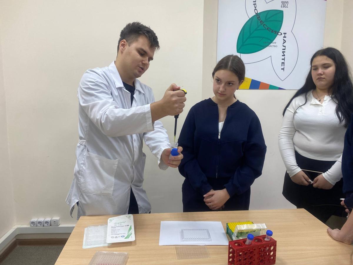 Петровские школьники посетили Вавиловский университет с экскурсией Фото 1 Петровские школьники посетили Вавиловский университет с экскурсией Фото 1