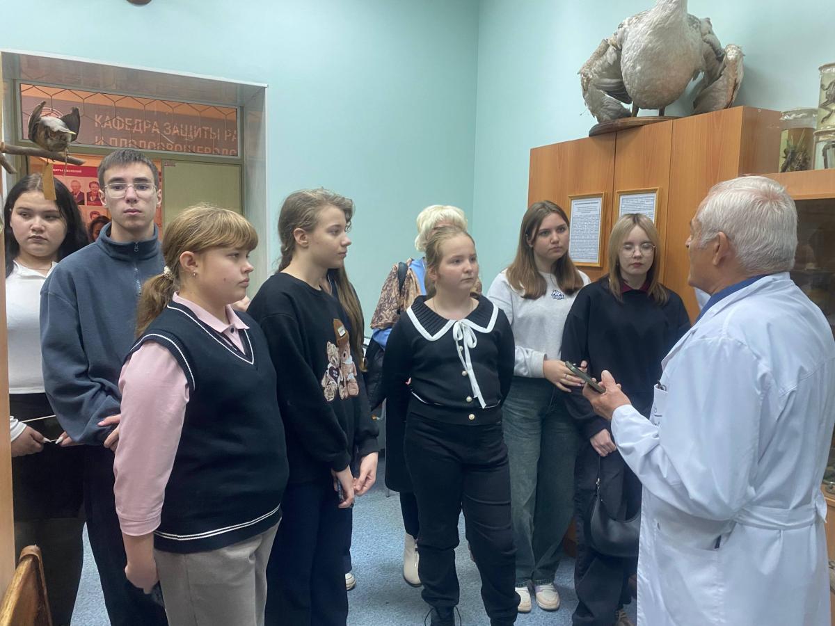 Петровские школьники посетили Вавиловский университет с экскурсией Фото 17 Петровские школьники посетили Вавиловский университет с экскурсией Фото 17