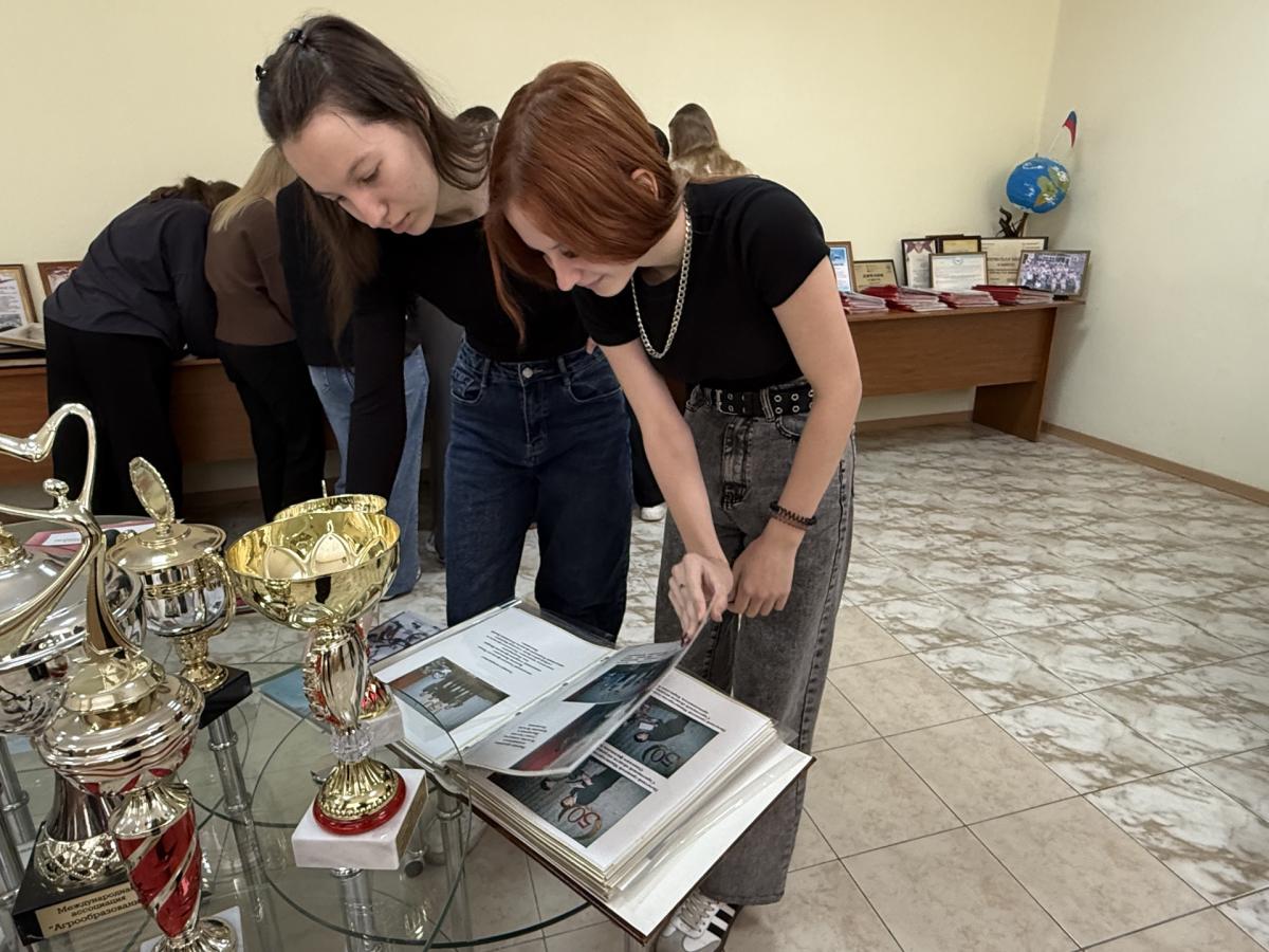 Посещение студентами музея истории Финансово-технологического колледжа Фото 3