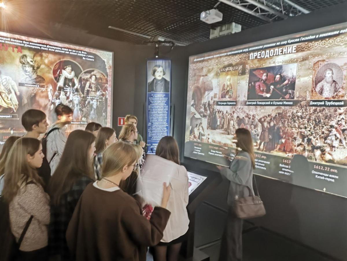 Студенты Вавиловского университета посетили мультимедийный парк «Россия — моя история» Фото 1 Студенты Вавиловского университета посетили мультимедийный парк «Россия — моя история» Фото 1