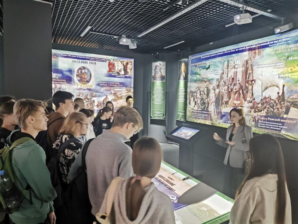 Студенты Вавиловского университета посетили мультимедийный парк «Россия — моя история» Фото 2 Студенты Вавиловского университета посетили мультимедийный парк «Россия — моя история» Фото 2