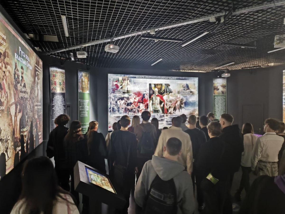 Студенты Вавиловского университета посетили мультимедийный парк «Россия — моя история» Фото 3 Студенты Вавиловского университета посетили мультимедийный парк «Россия — моя история» Фото 3