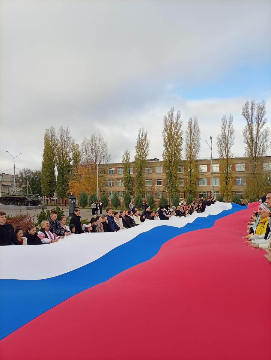 Студенты Марксовского филиала Вавиловского университета присоединились к празднованию Дня единения России Фото 2