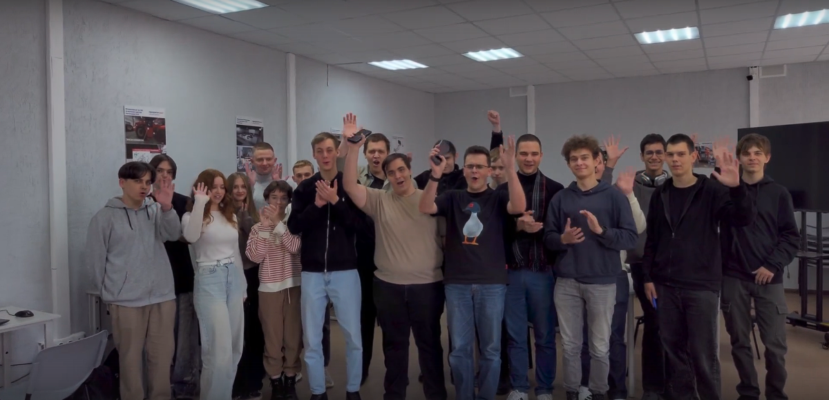 Студенты направления "Прикладная информатика" поздравили ректора Дмитрия Александровича Соловьева с юбилеем - 50-летием! Фото 1