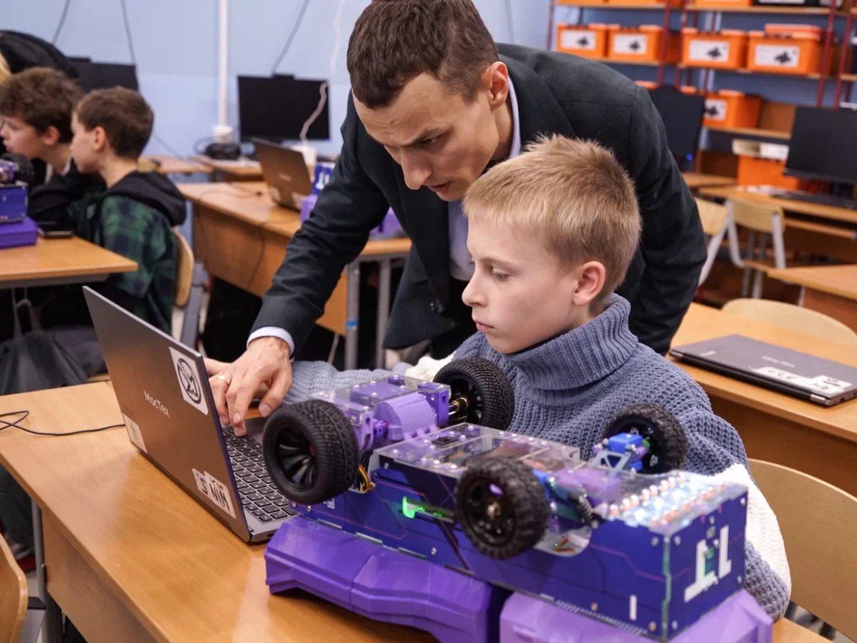 Заведующий кафедрой провëл открытый урок в рамках проекта "Код Будущего" Фото 2 Заведующий кафедрой провëл открытый урок в рамках проекта "Код Будущего" Фото 2