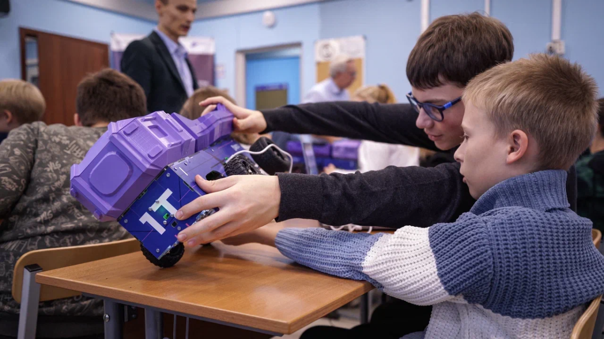 Заведующий кафедрой провëл открытый урок в рамках проекта "Код Будущего" Фото 5 Заведующий кафедрой провëл открытый урок в рамках проекта "Код Будущего" Фото 5