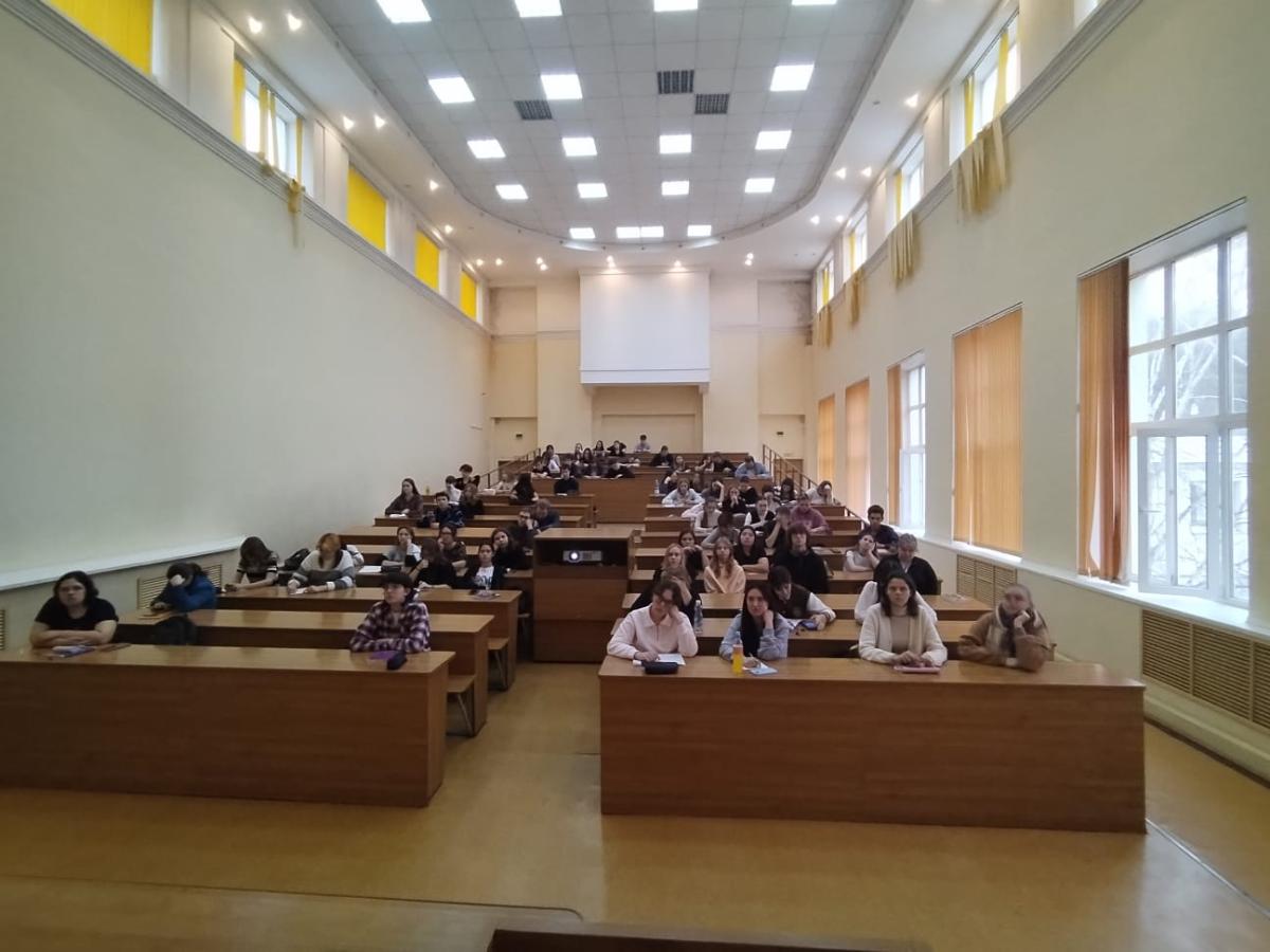 Студенты приняли участие в кинолектории Фото 2