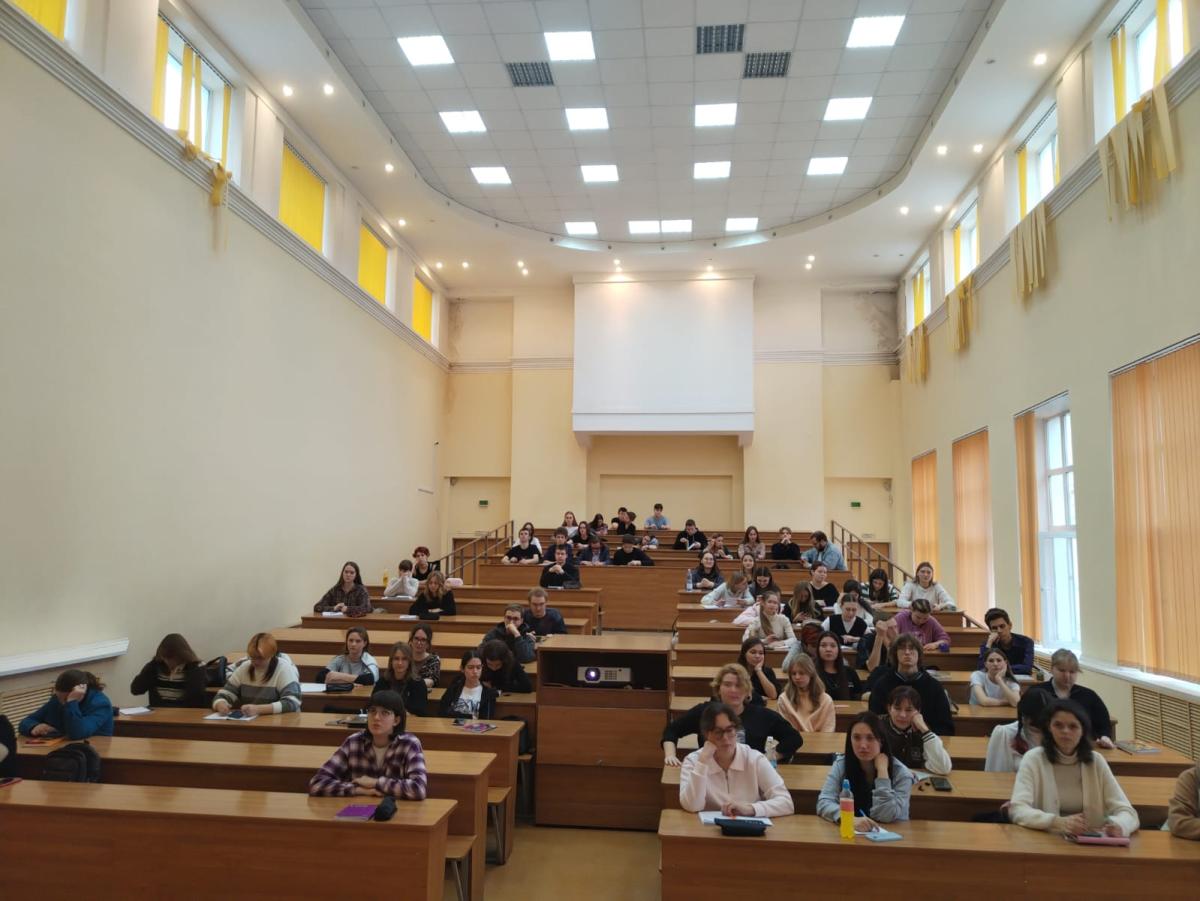 Студенты приняли участие в кинолектории Фото 4