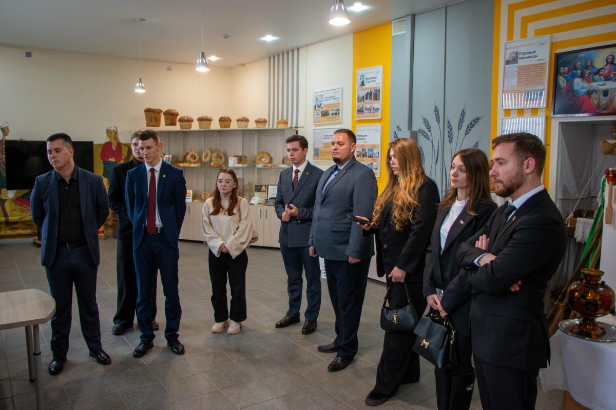 Вавиловский университет посетила делегация Молодежного парламента ЛНР Фото 2 Вавиловский университет посетила делегация Молодежного парламента ЛНР Фото 2