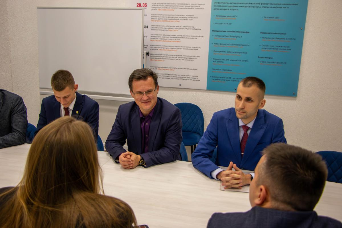 Вавиловский университет посетила делегация Молодежного парламента ЛНР Фото 8 Вавиловский университет посетила делегация Молодежного парламента ЛНР Фото 8