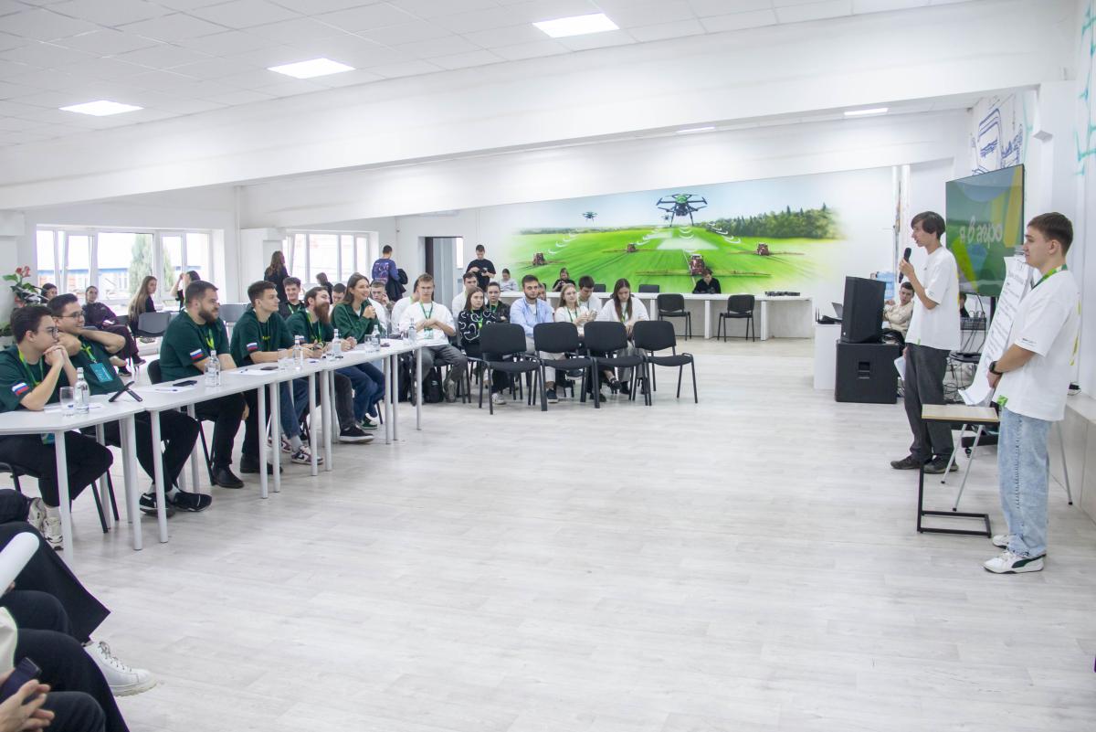 В Вавиловском университете завершилась образовательная программа «Поля возможностей» Фото 12 В Вавиловском университете завершилась образовательная программа «Поля возможностей» Фото 12