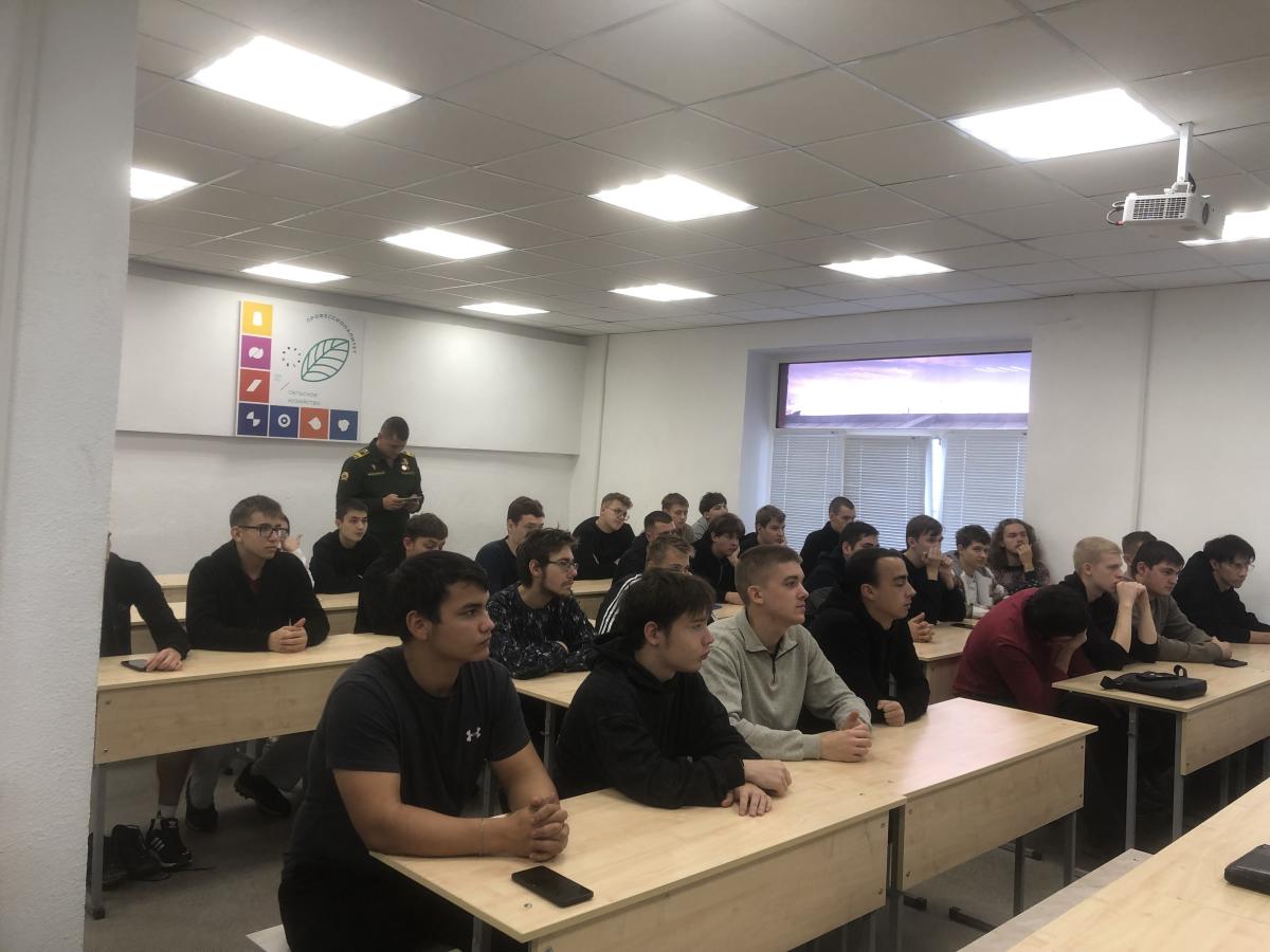 Встреча обучающихся колледжа с представителями Саратовского высшего артиллерийского командного училища Фото 2 Встреча обучающихся колледжа с представителями Саратовского высшего артиллерийского командного училища Фото 2