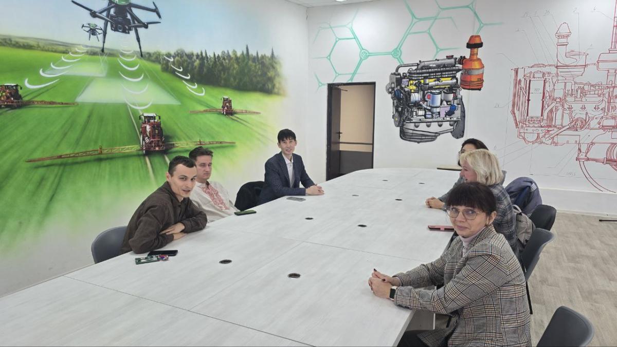 Вавиловский университет встречает делегации университетов г. Саратова и г. Уральска Фото 3 Вавиловский университет встречает делегации университетов г. Саратова и г. Уральска Фото 3