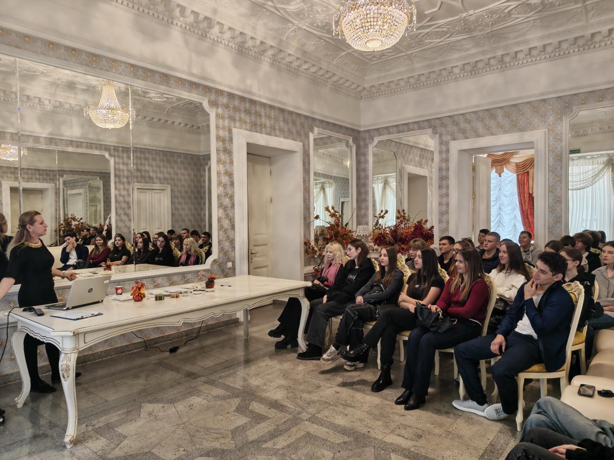 Посещение Дворца бракосочетаний Фото 2