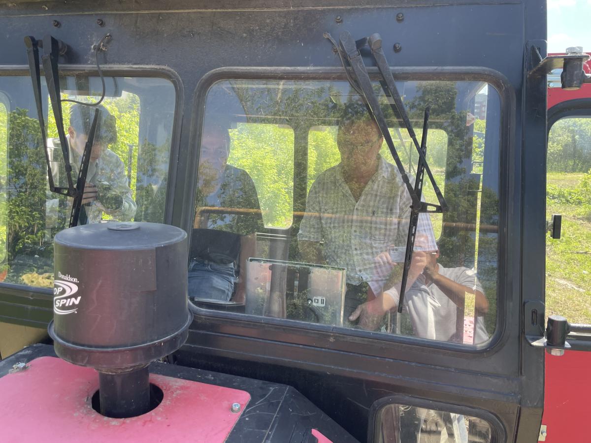 "Партнёрство в тракторостроении: Встреча с представителем АО «Научно-производственная корпорация «Уралвагонзавод» на базе университета" Фото 2