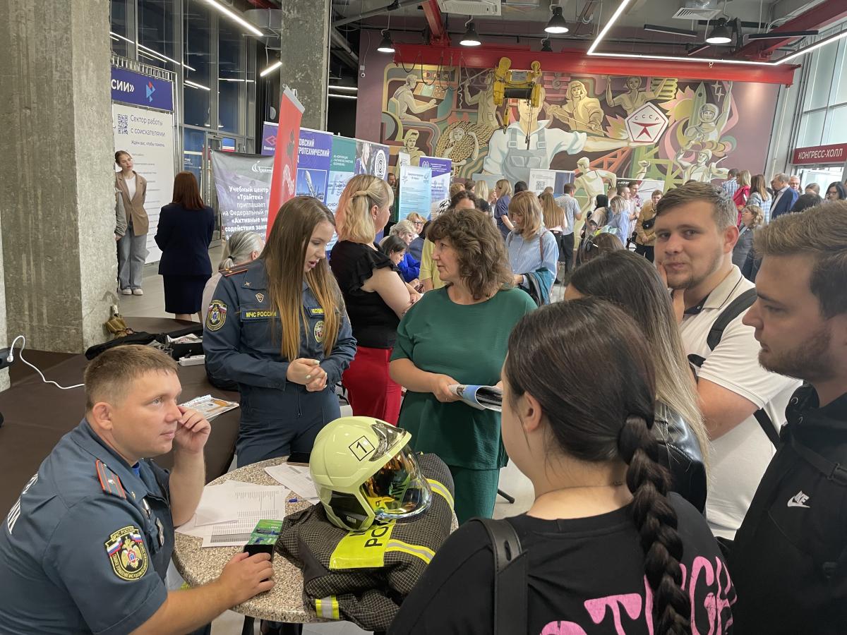 Встреча работодателей со студентами: шаг к успешному трудоустройству Фото 4