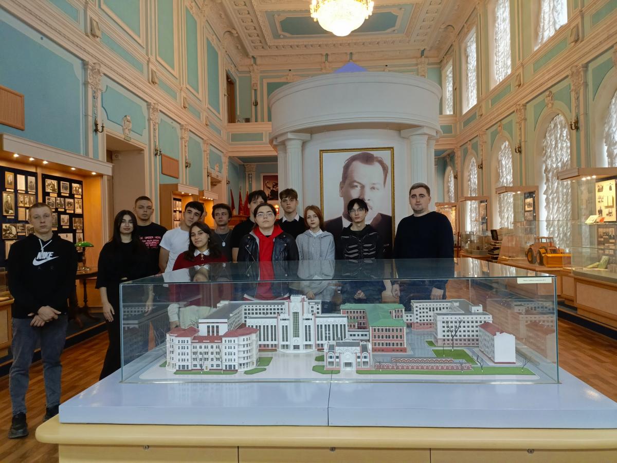 Первокурсники группы «Т Плюс» познакомились с историей Вавиловского университета в музее ВУЗа Фото 1