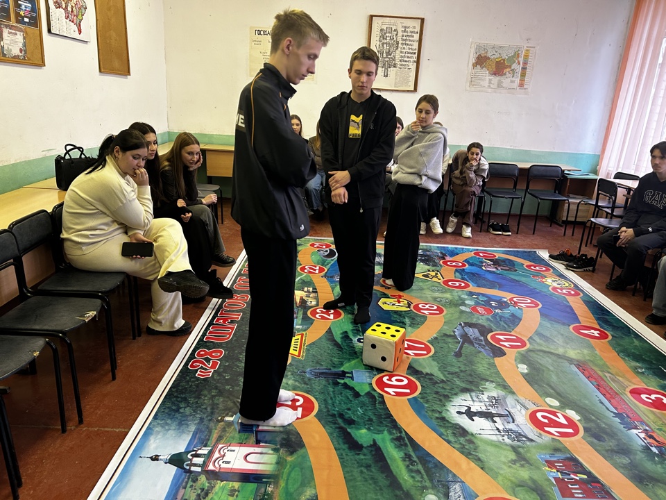 Напольная игра под названием "28 шагов от Баронска до Маркса" Фото 2