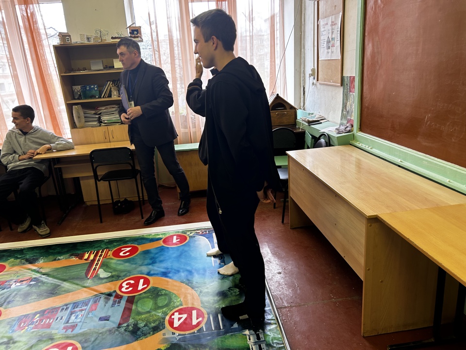 Напольная игра под названием "28 шагов от Баронска до Маркса" Фото 3