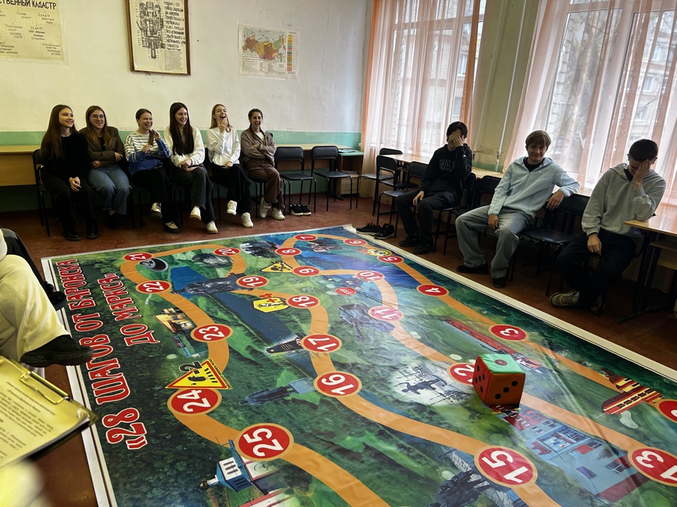 Напольная игра под названием "28 шагов от Баронска до Маркса" Фото 5