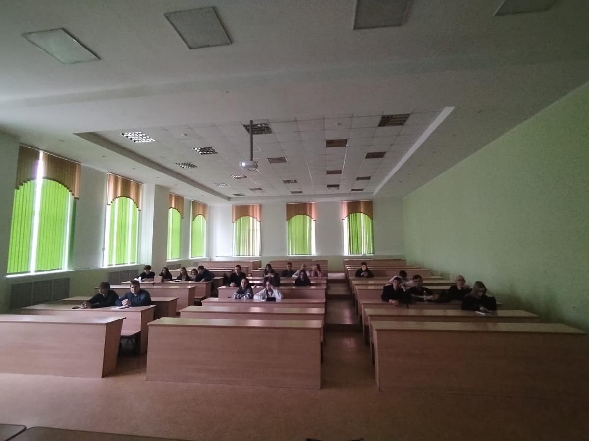 Студенты приняли участие в кинолектории Фото 3