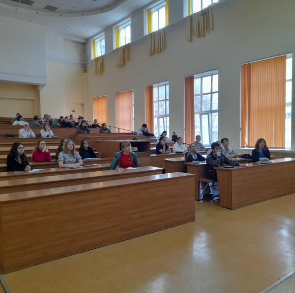 Студенты приняли участие в кинолектории Фото 1